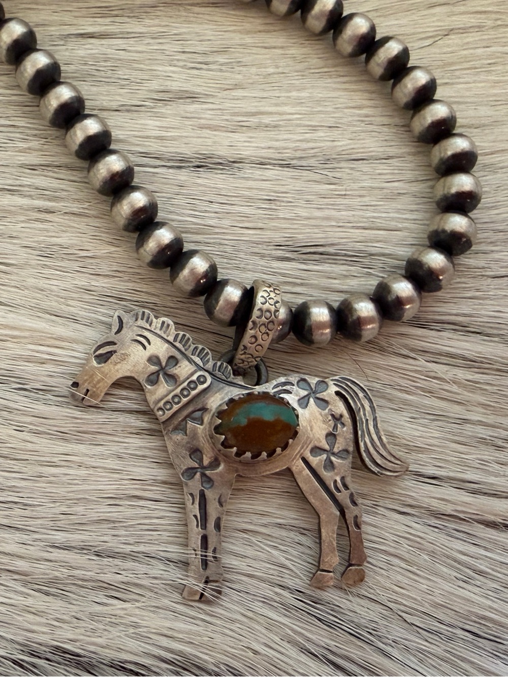 ❤️ Royston Ribbon Turquoise Hand Stamped Sterling 925 Decorative Horse Pendant - Picture 4 of 15